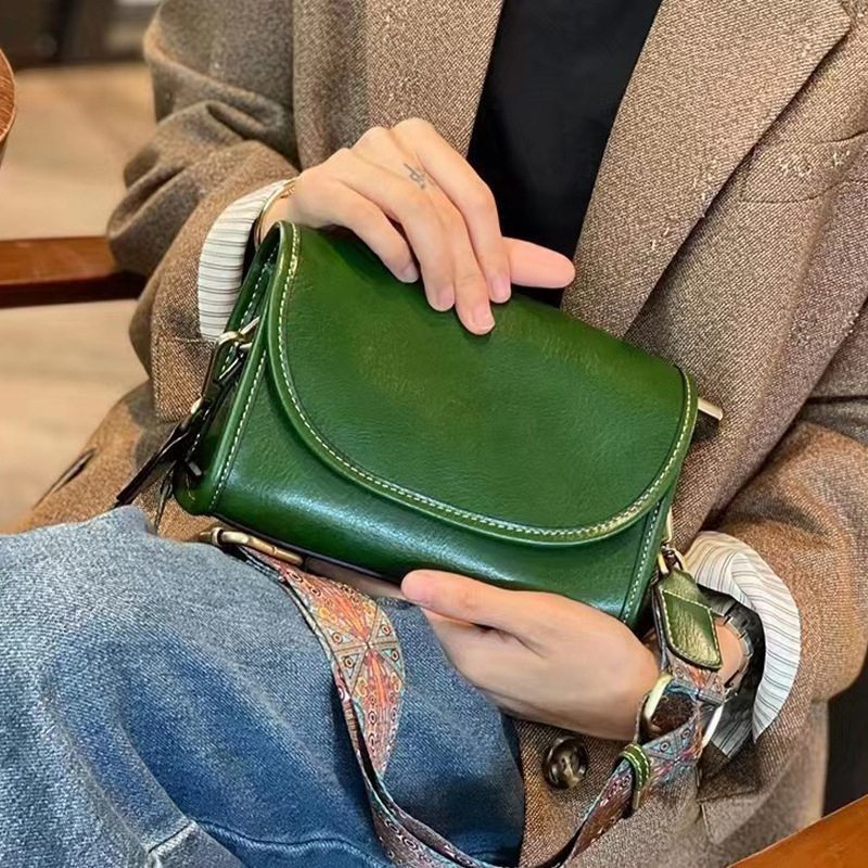 Ženska torba od prave kože, luksuzna crossbody torba s preklopom, retro prvog sloja teleće kože, nišni dizajn za svakodnevnu upotrebu