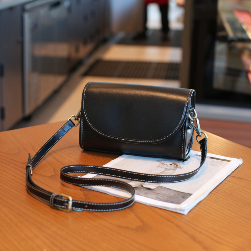 Ženska torba od prave kože, luksuzna crossbody torba s preklopom, retro prvog sloja teleće kože, nišni dizajn za svakodnevnu upotrebu