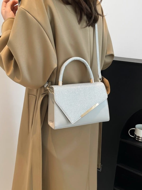 Ženska mala kvadratna crossbody torba za proljeće-ljeto 2026 – minimalistički dnevni model, PU koža