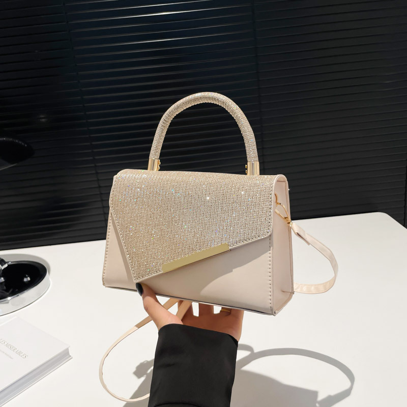 Ženska mala kvadratna crossbody torba za proljeće-ljeto 2026 – minimalistički dnevni model, PU koža