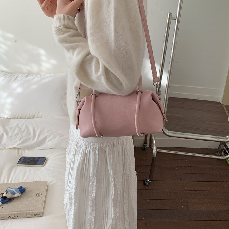 Ženska torba u korejskom stilu, minimalistička 2026, crossbody, proljetna moda, svestrana torba za rameno
