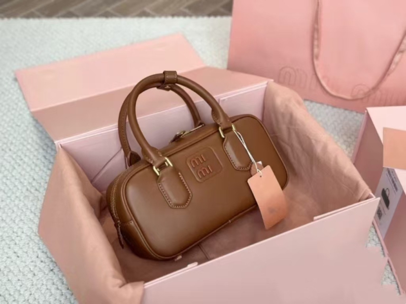 MIU Nišna kožna torba za dokumente s jednom naramenicom – modna ženska crossbody torba 2024
