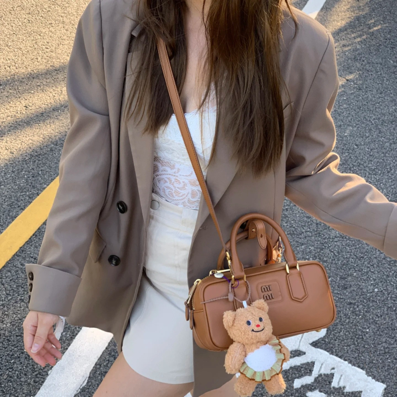 MIU Nišna kožna torba za dokumente s jednom naramenicom – modna ženska crossbody torba 2024