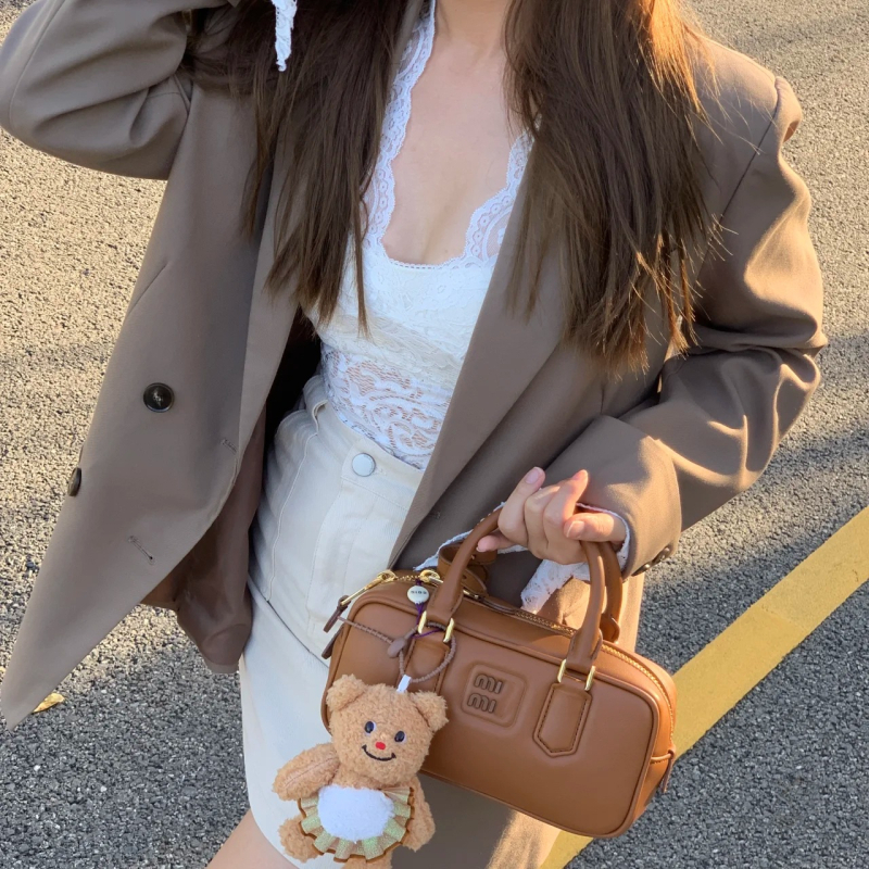 MIU Nišna kožna torba za dokumente s jednom naramenicom – modna ženska crossbody torba 2024