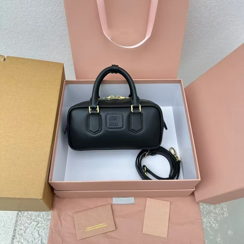 MIU Nišna kožna torba za dokumente s jednom naramenicom – modna ženska crossbody torba 2024