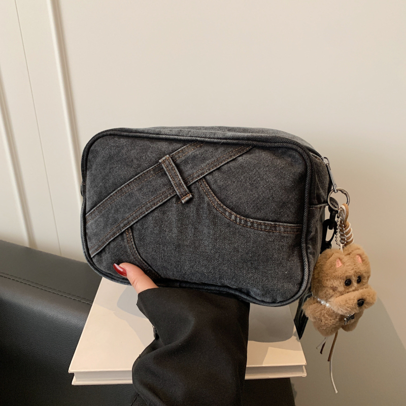 Ženska denim torbica preko ramena, jednobojna, elegantna, mala veličina, sa zatvaračem