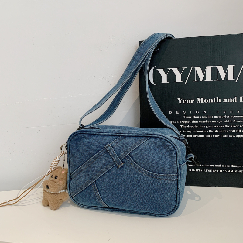 Ženska denim torbica preko ramena, jednobojna, elegantna, mala veličina, sa zatvaračem