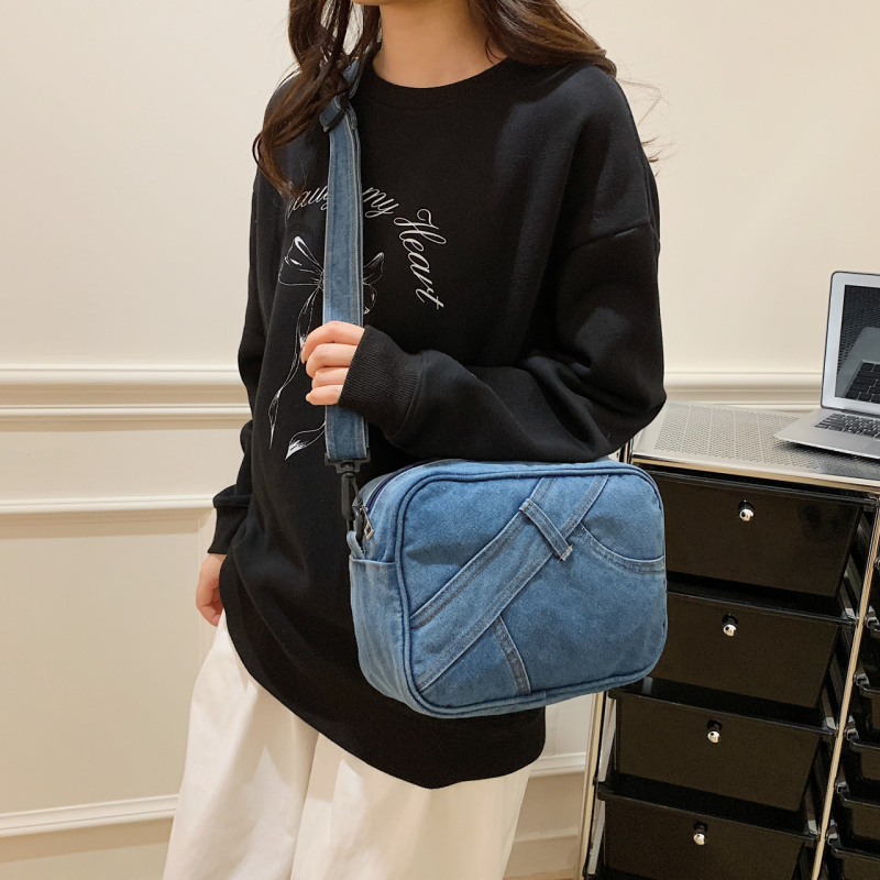 Ženska denim torbica preko ramena, jednobojna, elegantna, mala veličina, sa zatvaračem