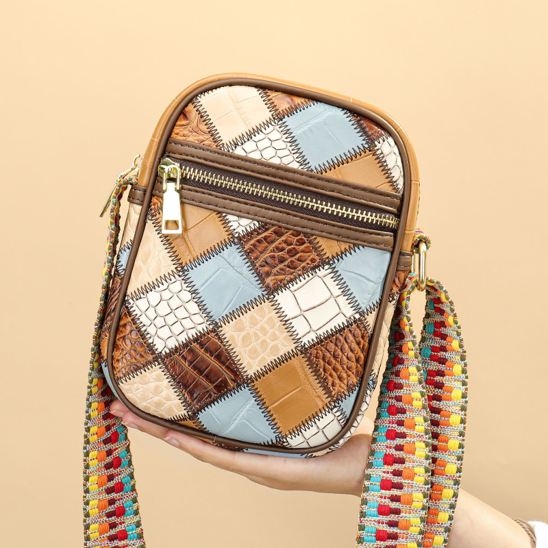 Ženska mini crossbody torbica – kompaktni kvadratni dizajn, prirodna koža, ljeto 2023