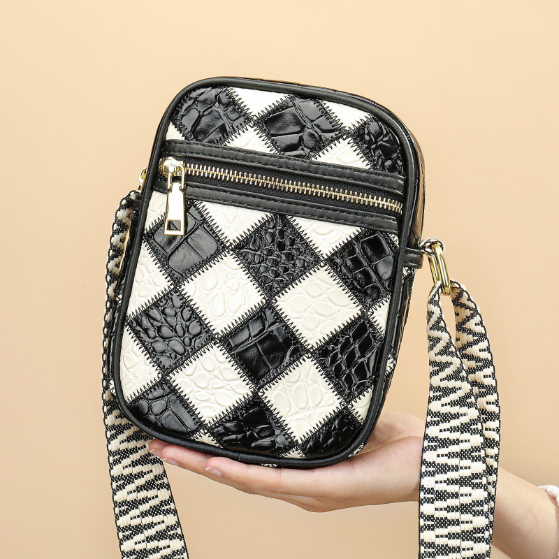 Ženska mini crossbody torbica – kompaktni kvadratni dizajn, prirodna koža, ljeto 2023