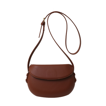 Ženska torbica za rame i crossbody u stilu sedla, minimalistički dizajn, ljeto 2024