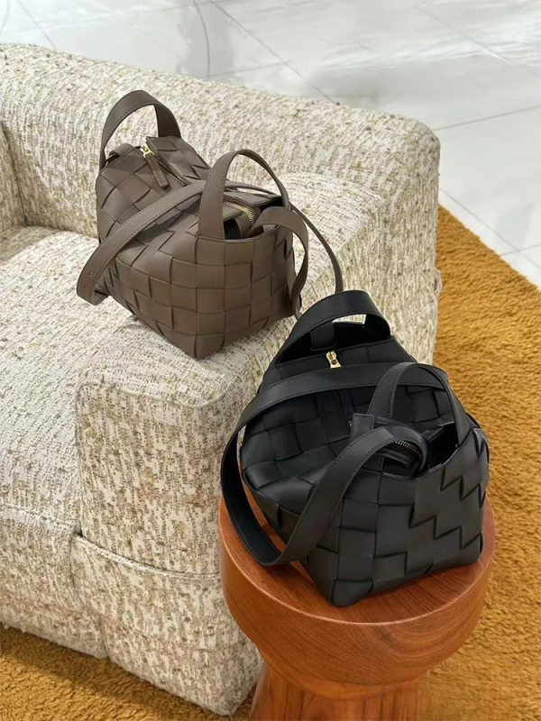 2025 nova kožna pletena torbica – za žene, dnevna, s ramena i crossbody, od prave kože, lagani luksuz