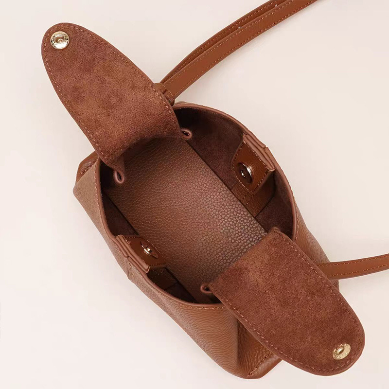 Mala torbica od prave kože, ljeto 2025, moderan stil za rame i crossbody, svestrana ženska torbica