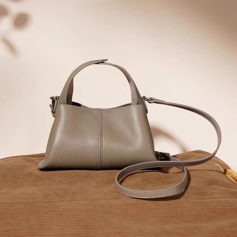 Mala torbica od prave kože, ljeto 2025, moderan stil za rame i crossbody, svestrana ženska torbica