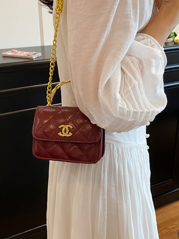 Ženska mini kvadratna torbica s dijamantnim šivanjem, crossbody torba, gradski stil, jesen 2025