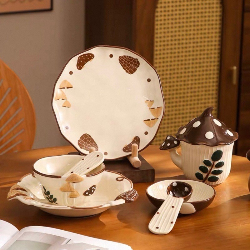 Set ceramic cu ciuperci creativ: bol de supă drăguț, farfurie de masă, bol pentru orez și tavă de copt