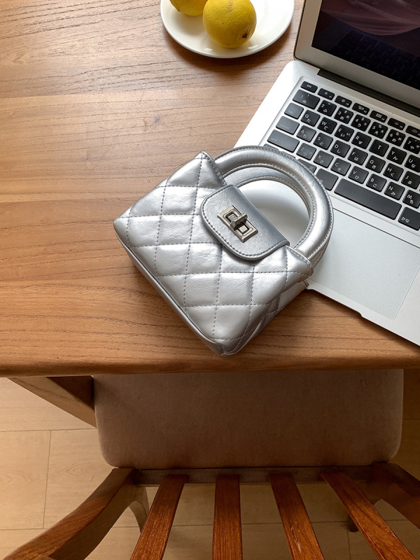 Mini PU kvadratna torbica s lančanim remenom — inspirirana Chanel stilom, crossbody torba za svakodnevno nošenje, proljeće 2025