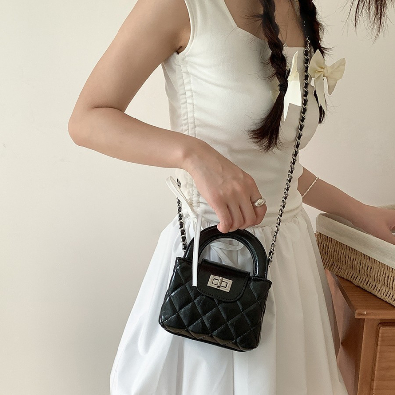 Mini PU kvadratna torbica s lančanim remenom — inspirirana Chanel stilom, crossbody torba za svakodnevno nošenje, proljeće 2025