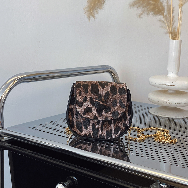 Mini ženska torbica s leopard uzorkom, lančani remen preko ramena, Instagram stil, novi model 2026