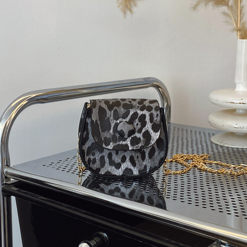 Mini ženska torbica s leopard uzorkom, lančani remen preko ramena, Instagram stil, novi model 2026