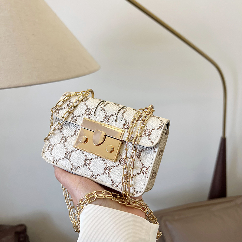 Mala torbica za ruž za žene, crossbody torba u Chanel stilu s lancima i ukrasom za slušalice
