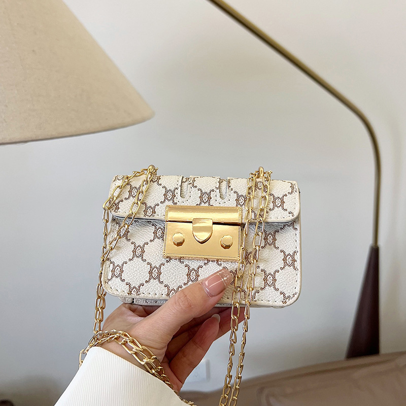 Mala torbica za ruž za žene, crossbody torba u Chanel stilu s lancima i ukrasom za slušalice