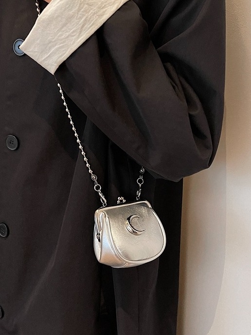 Mini torbica s lančićem u obliku mjeseca, crossbody sa klipsom, korejski niš stil, torbica za ruž