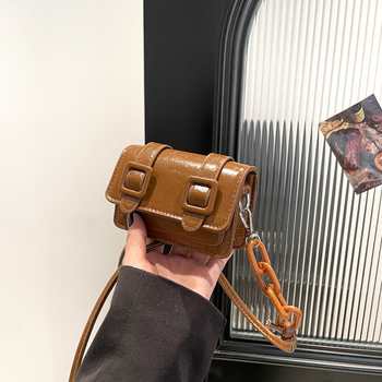 Mini ženska crossbody torba s laserskom lancem, ljeto 2025, vrhunska tekstura, mala kvadratna torba s džepom za ruž