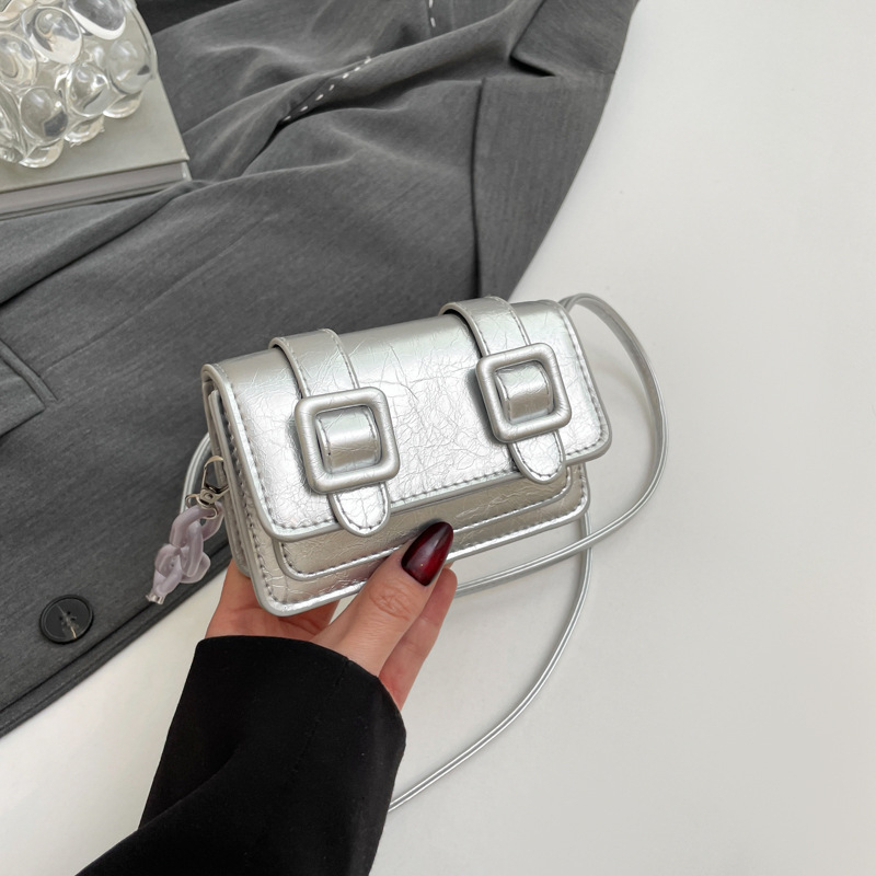 Mini ženska crossbody torba s laserskom lancem, ljeto 2025, vrhunska tekstura, mala kvadratna torba s džepom za ruž