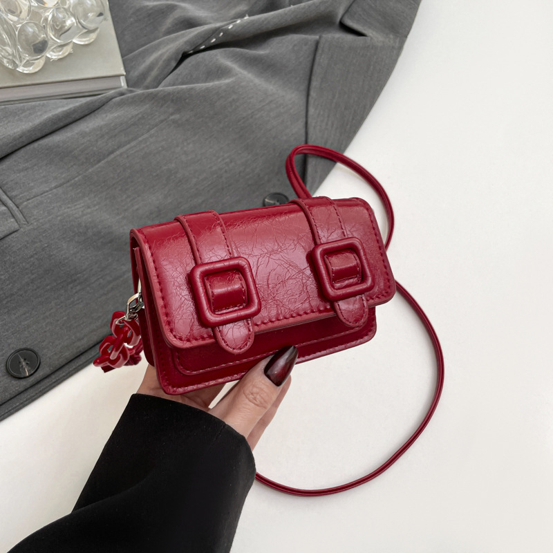 Mini ženska crossbody torba s laserskom lancem, ljeto 2025, vrhunska tekstura, mala kvadratna torba s džepom za ruž