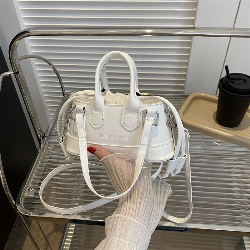 Ženska mini crossbody torba u candy bojama, dizajn inspiriran školjkom, PU materijal, kvadratni oblik, zatvaranje šnurem
