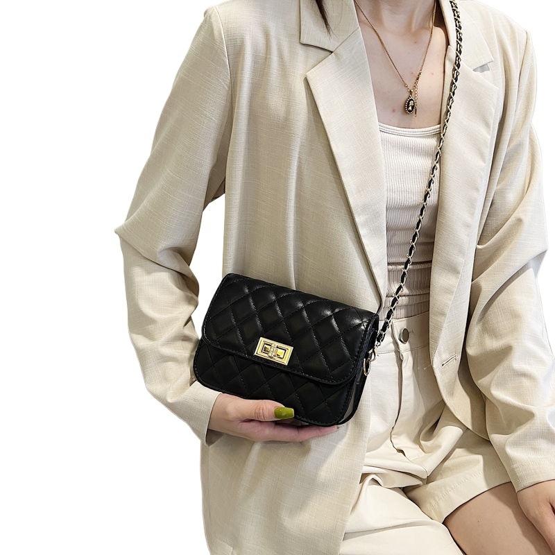 Mini crossbody torbica s dijamantnim šavom u Chanel stilu, ženska, korejski stil, ljeto 2026