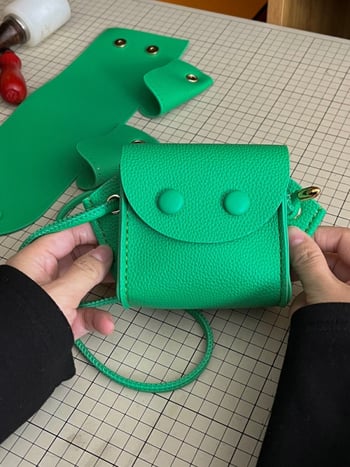 DIY komplet za ručne radove: mini torbica s licem za novčiće i ruž, s jednim naramenicom