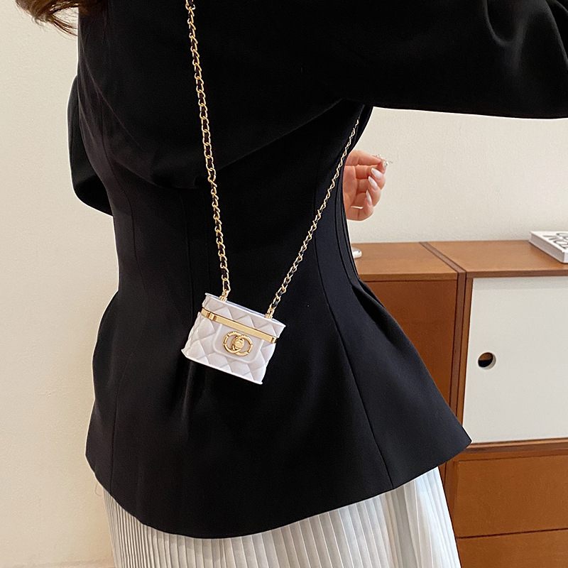 Akril ženska crossbody torbica, mala kvadratna, proljeće 2025, teksturirana površina inspirirana ružom, gradski stil