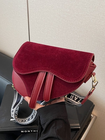 Ženska nubuk crossbody torbica s širokim remenom, proljeće/ljeto 2025, retro nišni dizajn, mini sedlovna torba