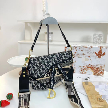 Vintage šivana sedlasta torba, crossbody s širokim remenom, srednja veličina