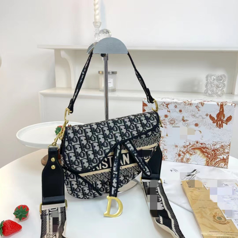 Vintage šivana sedlasta torba, crossbody s širokim remenom, srednja veličina