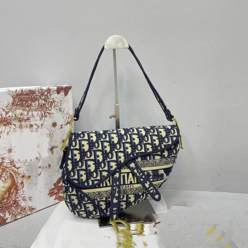 Vintage šivana sedlasta torba, crossbody s širokim remenom, srednja veličina