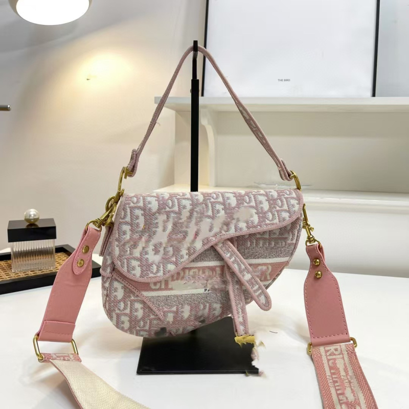 Vintage šivana sedlasta torba, crossbody s širokim remenom, srednja veličina