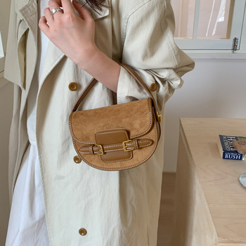Ženska torbica u korejskom stilu s teksturom, jesen-zima 2025, crossbody torbica na rame u saddle stilu