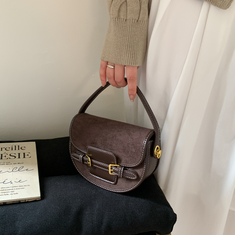 Ženska torbica u korejskom stilu s teksturom, jesen-zima 2025, crossbody torbica na rame u saddle stilu