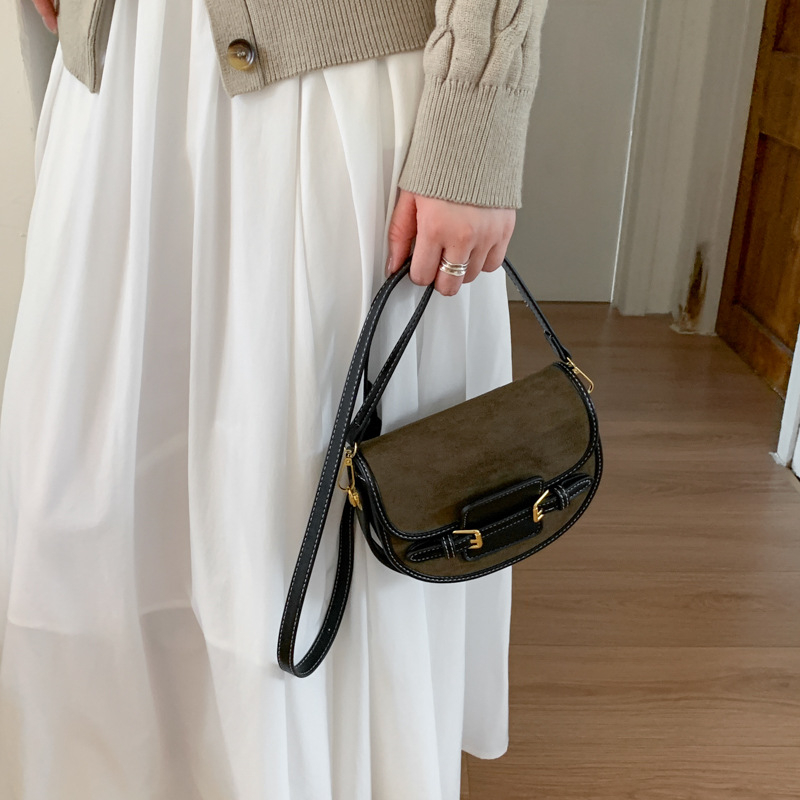 Ženska torbica u korejskom stilu s teksturom, jesen-zima 2025, crossbody torbica na rame u saddle stilu