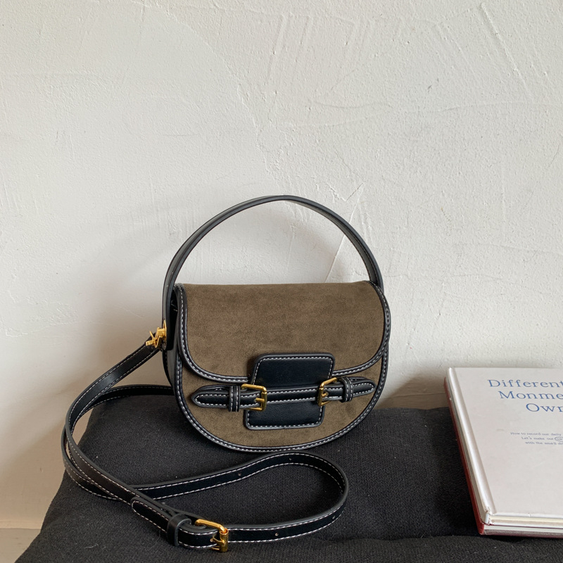 Ženska torbica u korejskom stilu s teksturom, jesen-zima 2025, crossbody torbica na rame u saddle stilu