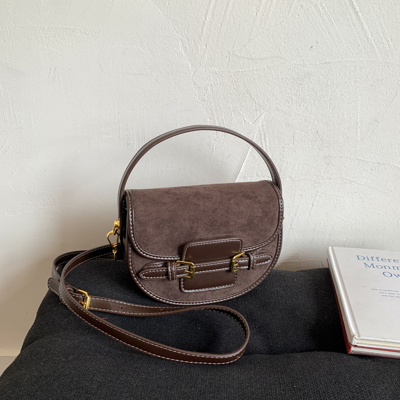 Ženska torbica u korejskom stilu s teksturom, jesen-zima 2025, crossbody torbica na rame u saddle stilu