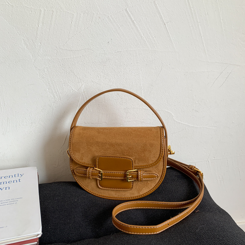 Ženska torbica u korejskom stilu s teksturom, jesen-zima 2025, crossbody torbica na rame u saddle stilu