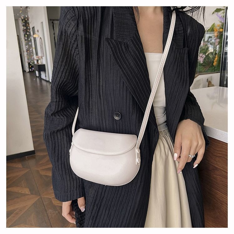 Ljetna verzija korejskog stila, crvena retro saddle torba za žene, mala crossbody torbica za telefon, svestrana i minimalistička