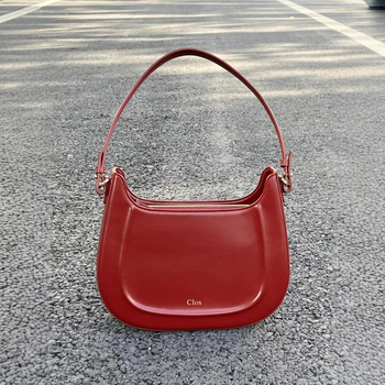 Crvena ženska kožna torbica u stilu Saddle Bag, malih veličina