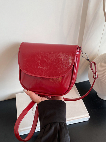 Ženska sedlasta torbica preko ramena, mala crossbody, PU koža, 2026 gradski stil