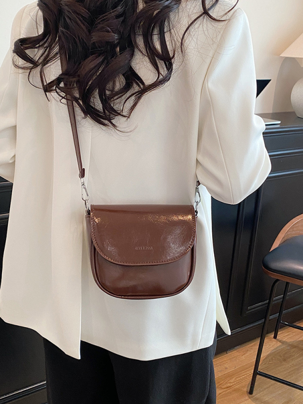 Ženska sedlasta torbica preko ramena, mala crossbody, PU koža, 2026 gradski stil