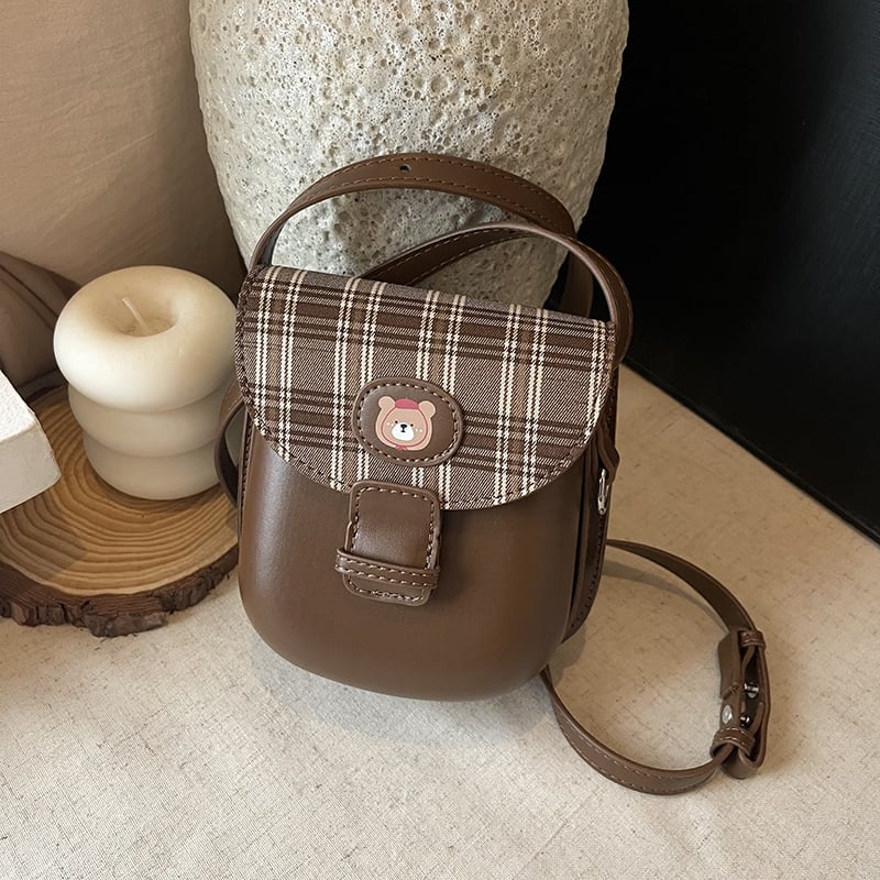 2025 moderna prijenosna retro torba preko ramena, karirani patchwork dizajn, stilna sedlov Crossbody torba, teksturirana torbica za telefon